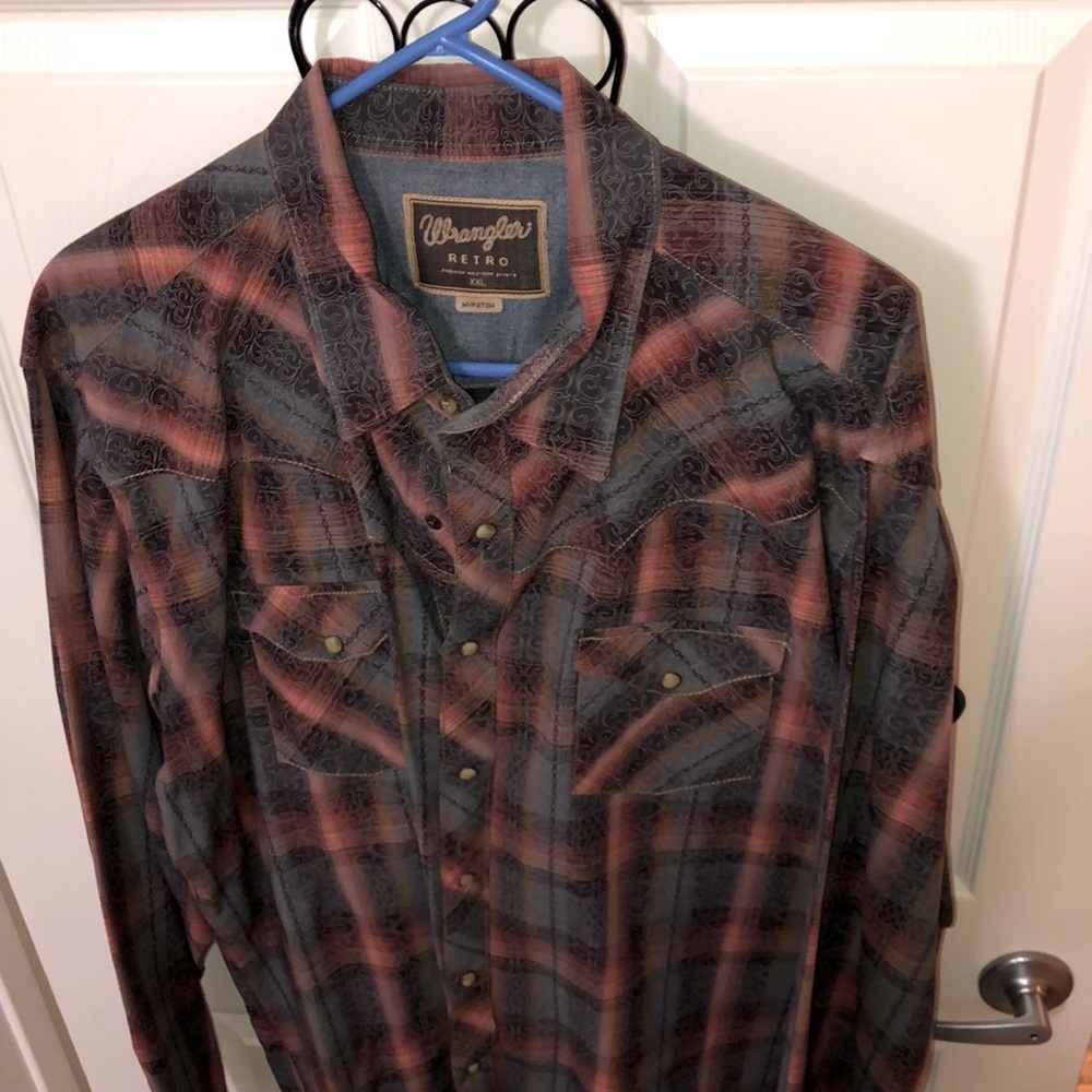 XXL Wrangler Retro Premium Western Wear! Beautiful long sleeve perfect for fall!